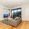 4 Bedrooms Lovely House in Clayton Central - 北克莱顿