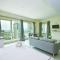 Luxury Escapes - Furnished studio with balcony in Royal Oceanic