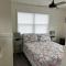 Cheerful 7 Bdrm Home with Private Pool One Block from Beach - كليرووتر بيتش