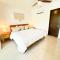 Spacious Apartment with Terrace, Pool and Beach Access