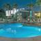 Beautiful Hotel in Desert Rose Resort - 2BD Sleeps