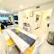 Elegant Serene- Townhome, 10 Mi to Downtown, near Airport