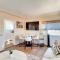 Walk to Shore Ocean-View Manhattan Beach Apt! - شاطئ مانهاتن