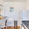 Walk to Shore Ocean-View Manhattan Beach Apt! - شاطئ مانهاتن