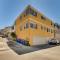 Walk to Shore Ocean-View Manhattan Beach Apt! - شاطئ مانهاتن