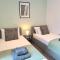 Modern Bright 3 Bedroom Apartment In Converted Brewery With Secure Undercover Gated Parking