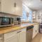 Gorgeous Centrally Located Ocean View 2 King, Huge Private Yard & Deck, Firepit, BBQ, & Game Tables - Миртл-Бич