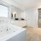 Oceans Waves - Luxury Apartment with ocean views - Ланселін