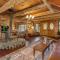 Log Cabin sleeps 20 with hot tub, EV Charger, firepit