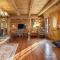 Log Cabin sleeps 20 with hot tub, EV Charger, firepit