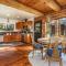 Log Cabin sleeps 20 with hot tub, EV Charger, firepit