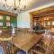 Log Cabin sleeps 20 with hot tub, EV Charger, firepit