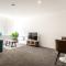 Modern and Spacious Central Rotherham Studio - Rotherham