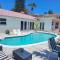 Beachside Bliss Pool Retreat Half mile to Beach - هوليوود