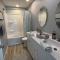 Lake Ozark's Lakefront Oasis with Fireplace, Game Room, Theater & More! - أوساغ بيتش