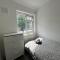 Self-Hosted entire modern 3BR House with private rear garden & excellent transport links - Northolt