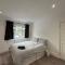 Self-Hosted entire modern 3BR House with private rear garden & excellent transport links - Northolt