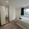 Self-Hosted entire modern 3BR House with private rear garden & excellent transport links - Northolt