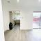 Self-Hosted entire modern 3BR House with private rear garden & excellent transport links - Northolt