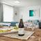 Midds on the Beach - luxury beach front apartment
