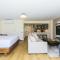 Ilikai Tower 438 Lagoon View 1BR