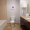 Hampton Inn and Suites Seattle - Airport / 28th Avenue