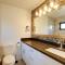 Spacious Las Vegas Getaway with Private Pool and Spa! - لاس فيغاس