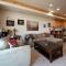 Lakeside Lodging with Lake Views and Hot Tub - Huntsville
