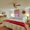Peaceful Hazel Cottage w/ Deck & Yard!