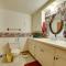 Peaceful Hazel Cottage w/ Deck & Yard!