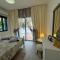 Cozy 2-bd ap near the sea!