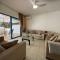 Cozy 2-bd ap near the sea!