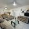 Cozy 2-bd ap near the sea!