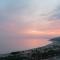 Apartamento con terraza, vistas playa y montaña