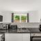 Beautiful 1 BR apt with private patio and free parking - Dunollie