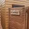 Beautiful 1 BR apt with private patio and free parking - Dunollie
