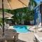 AMI Condo With Pool, Walk to Beach, Bars, Restaurants and Fishing! - برادنتون بيتش