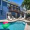 AMI Condo With Pool, Walk to Beach, Bars, Restaurants and Fishing! - برادنتون بيتش