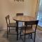 3 bedrooms 2 bathrooms, free Driveway parking, 2 min to Ohio state Univrrsity, AC, free wi-fi, washer and dryer, ExpoCenter, Bus stop, University shuttle, Riverside Methodist Hospital - Columbus