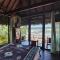 Beachfront Villa Nixie and the Sea Tabanan - 塔巴南