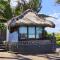 Beachfront Villa Nixie and the Sea Tabanan - 塔巴南