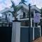 Sri White Villa Airport Boutique Hotel