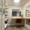 Spacious & cosy close to center with free private parking - 托尔斯港