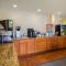 Days Inn by Wyndham Evansdale Waterloo