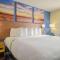 Days Inn by Wyndham Evansdale Waterloo