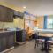 Days Inn by Wyndham Evansdale Waterloo