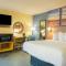 Days Inn by Wyndham Evansdale Waterloo