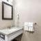 Quality Inn & Suites Gorham Riverside