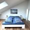 Neue Einzimmer Dachwohnung