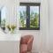 Villa Florinda with Pool and Prime Location near Split - Srinjine